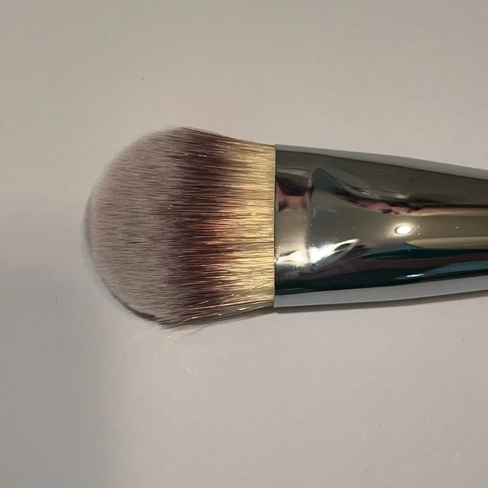 IT Cosmetics Foundation Brush
